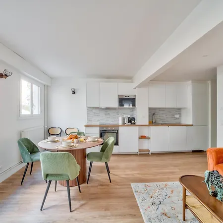 Апартаменты Spacious & Bright 2br - Heart Of 15th