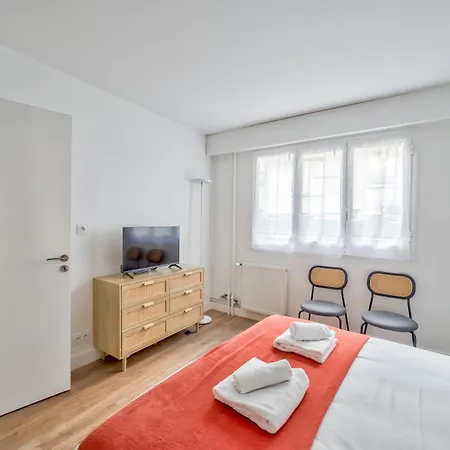 Апартаменты Spacious & Bright 2br - Heart Of 15th