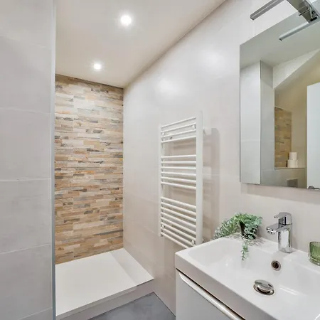 Spacious & Bright 2br - Heart Of 15th Apartman Párizs
