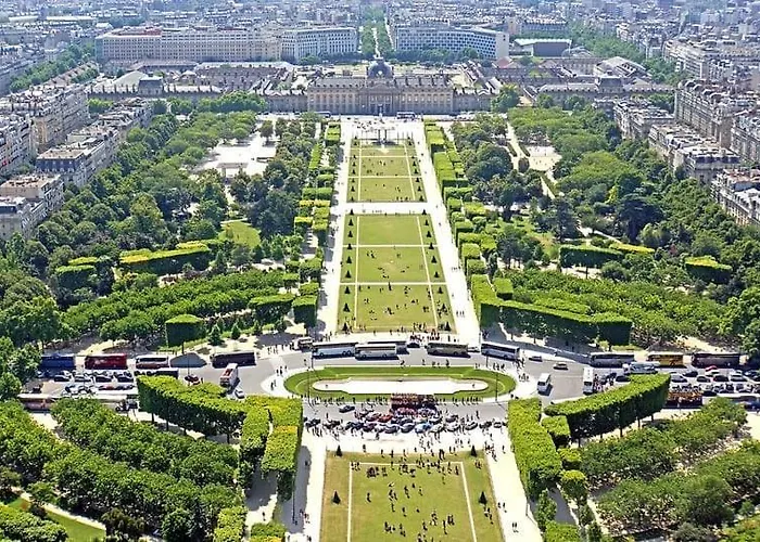 Spacious & Bright 2br - Heart Of 15th Апартаменты *